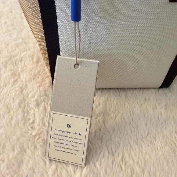 New in Box & Authentic Rothy’s The Mini Hand Bag - Piano Keys - Picture 6 of 8